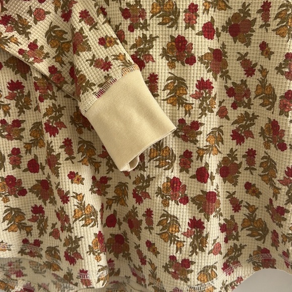 Butter Yellow Floral waffle knit base layer - Picture 2 of 2